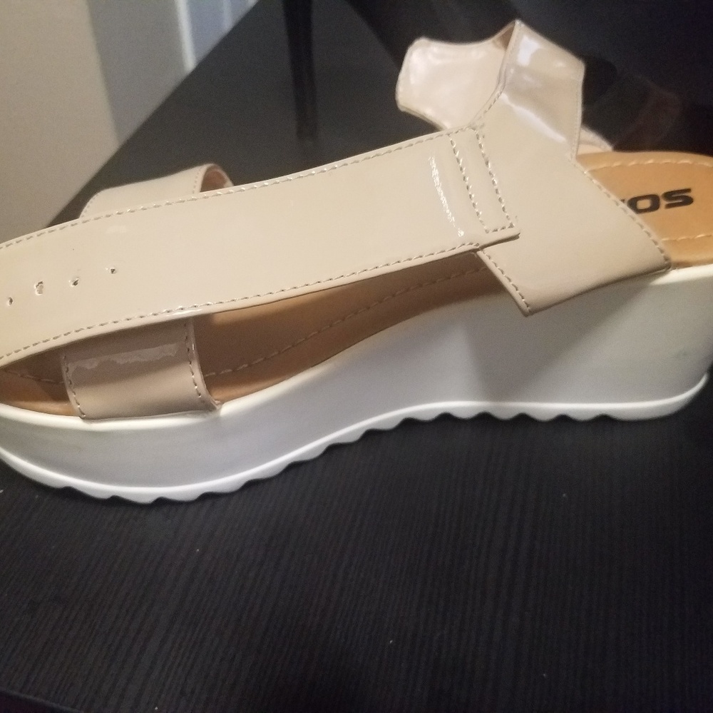Shoes - Picture 5 of 6